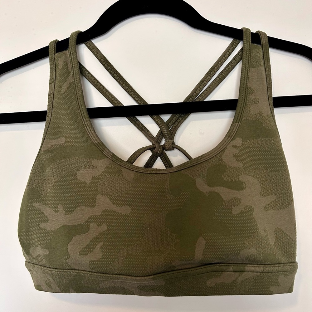 P’tula green camo sports bra in size Medium